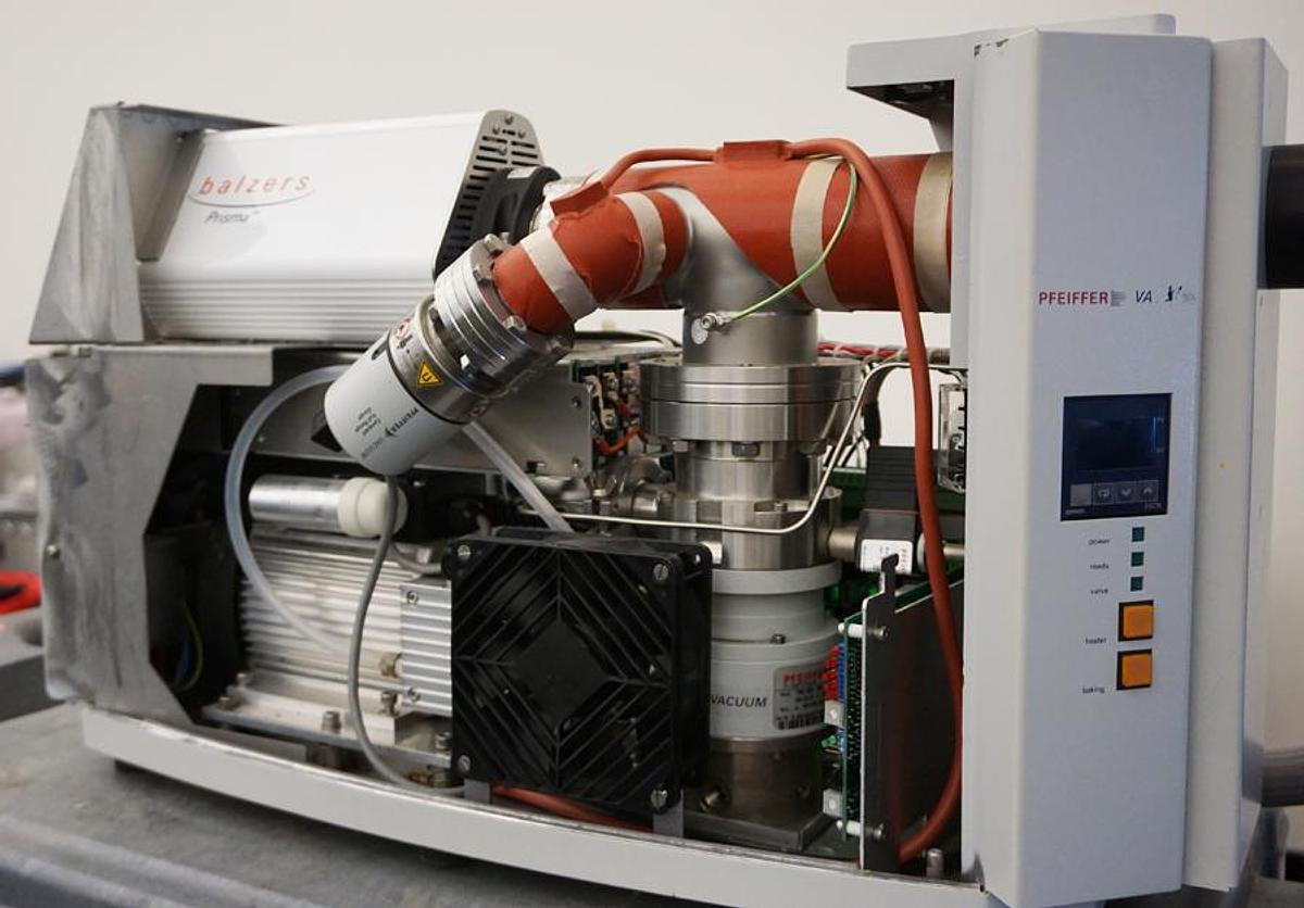 Refurbished Pfeiffer Omnistar GSD 300 O2 Benchtop Mass Spectrometer Gas Analyzer range 0-200amu