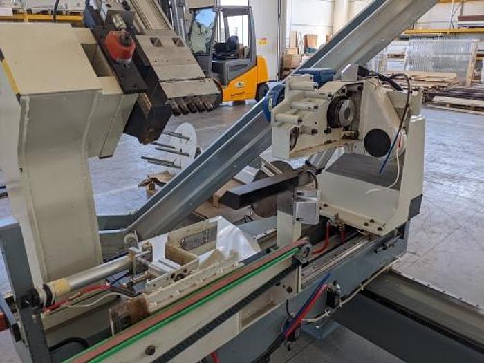 Used Frame door machine Essepigi Horizon in refurbishment - Macchina per telai Essepigi Horizon in fase di ricondizionamento  Horizon