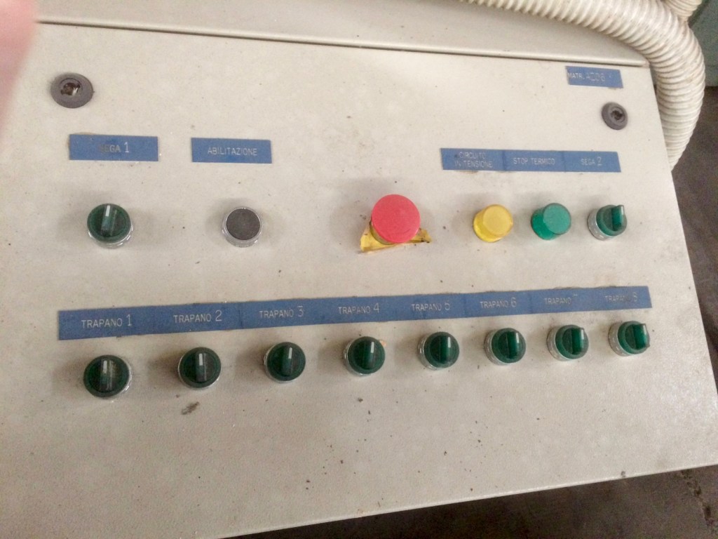 Usato 1996 Foratrice – troncatrice verticale per tavoli