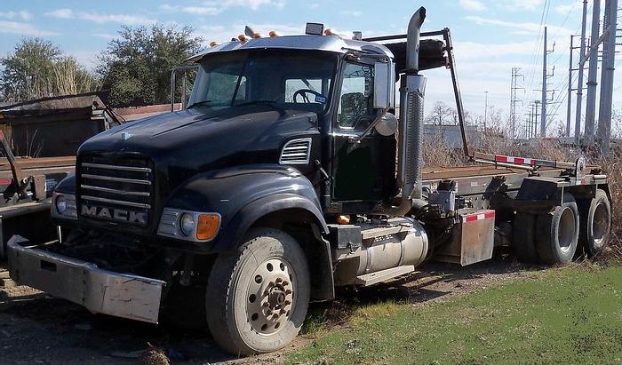 Used 2002 MACK CV713