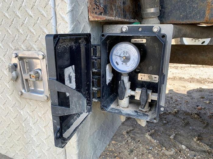 Used 2014 Bedard Pneumatic Dry Bulker Trailer