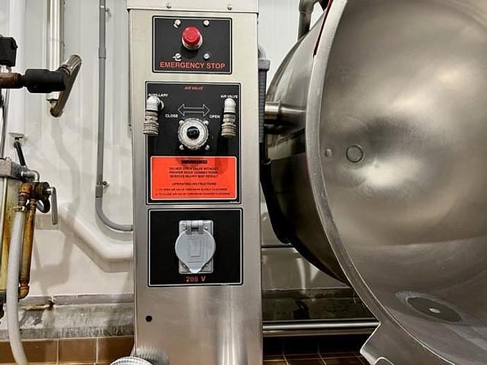 Used 200 GALLON LEE SELF CONTAINED GAS FIRED KETTLE - S/S - 100 PSI JACKET