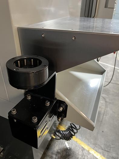 Used 2021 HAAS UMC-500SS 5-Axis CNC Vertical Machining Center