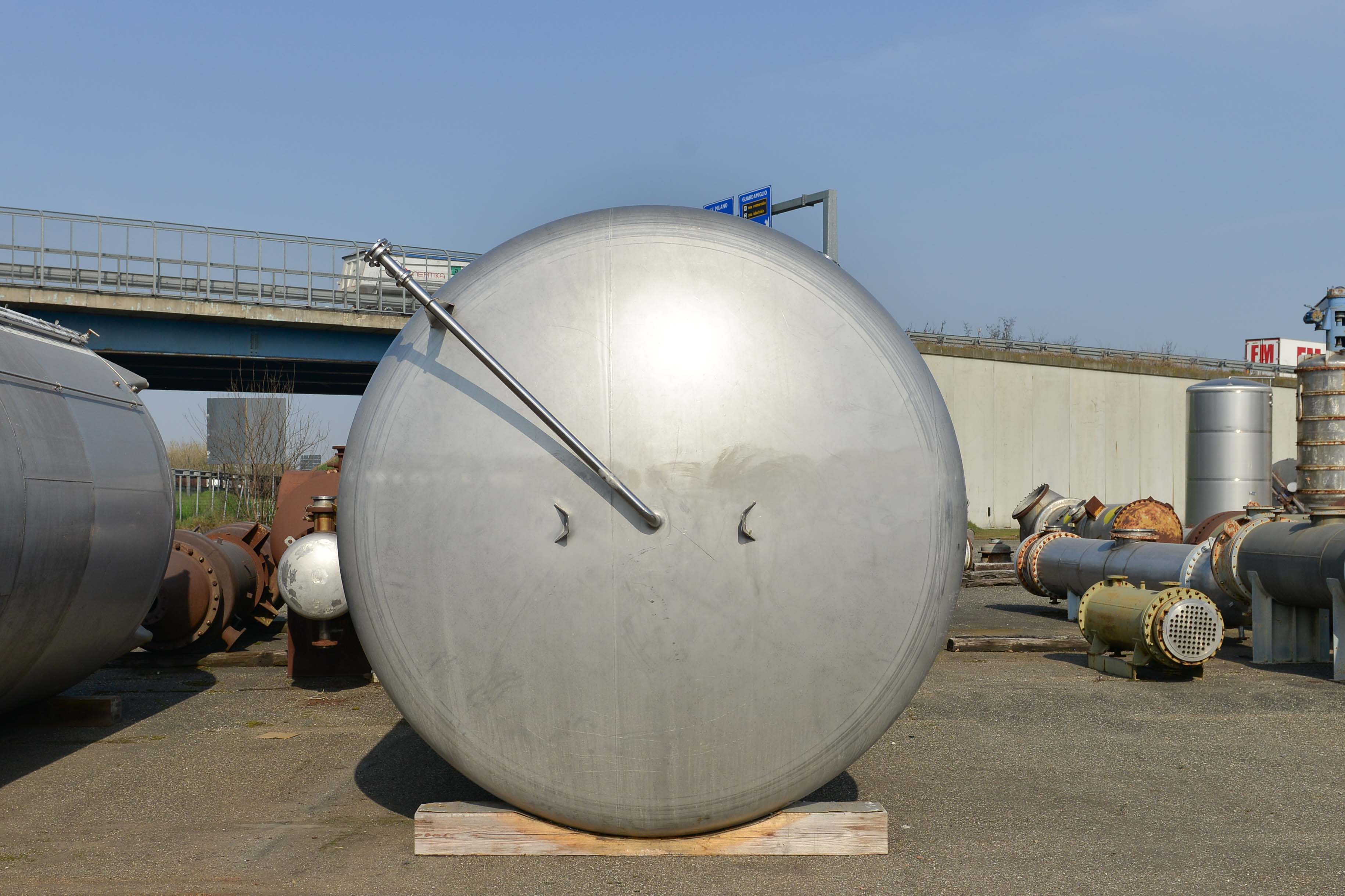 Used Serbatoio verticale 54.000 litri in acciaio inox AISI316