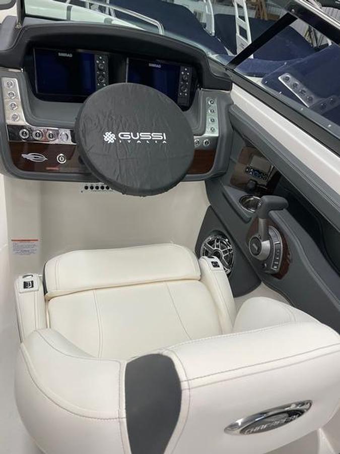 2024 Chaparral 28 Surf