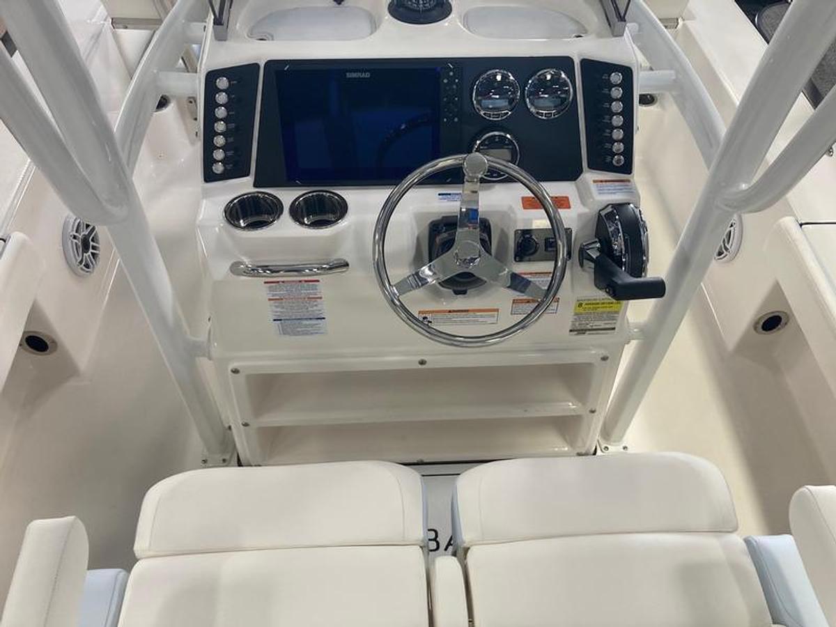 2025 Robalo 226 Cayman