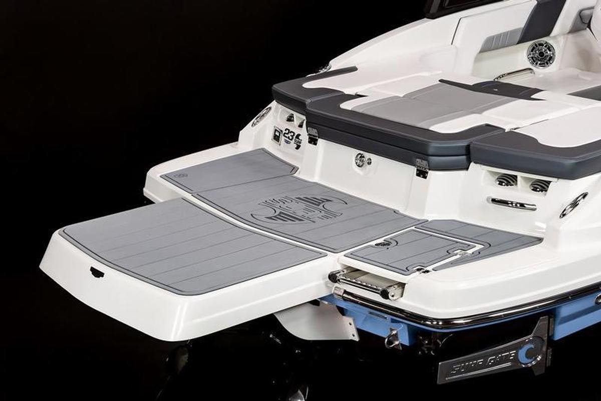 2024 Chaparral 23 Surf