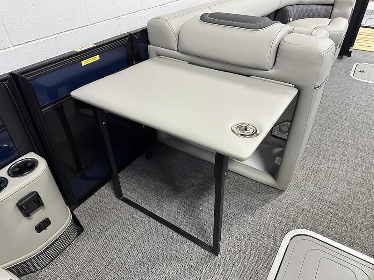 2025 Barletta Boats Lusso 25 UC