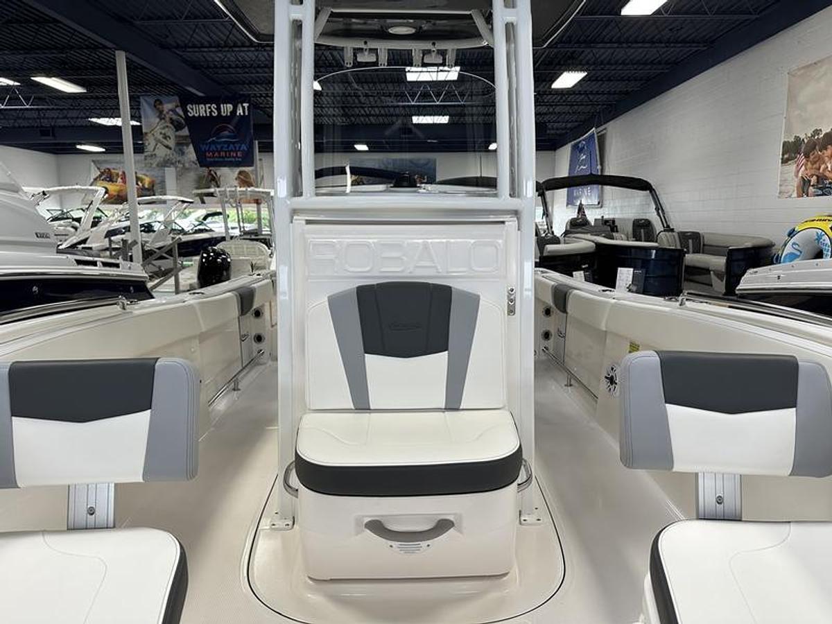 2025 Robalo R230