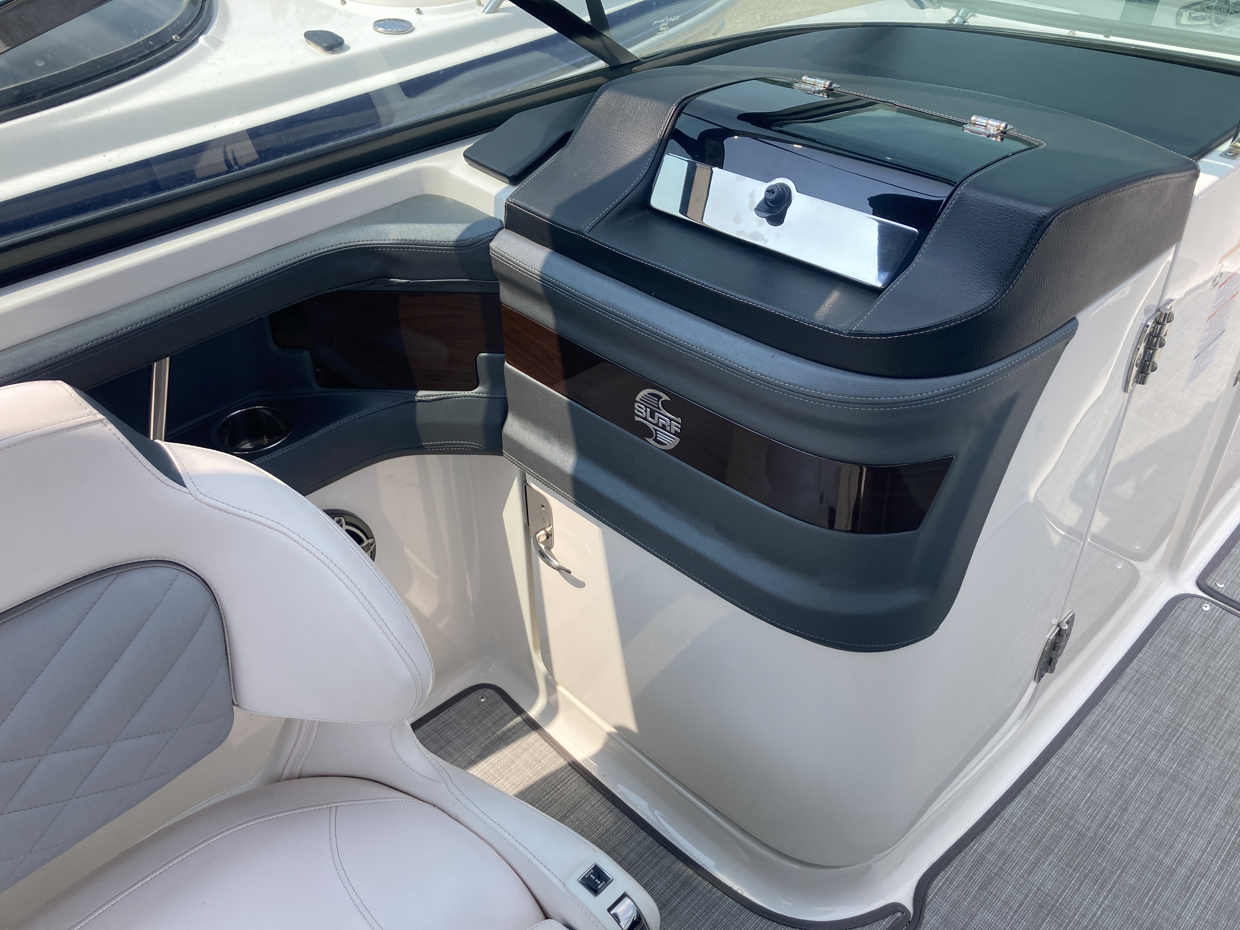 Used 2020 Chaparral 297 Surf