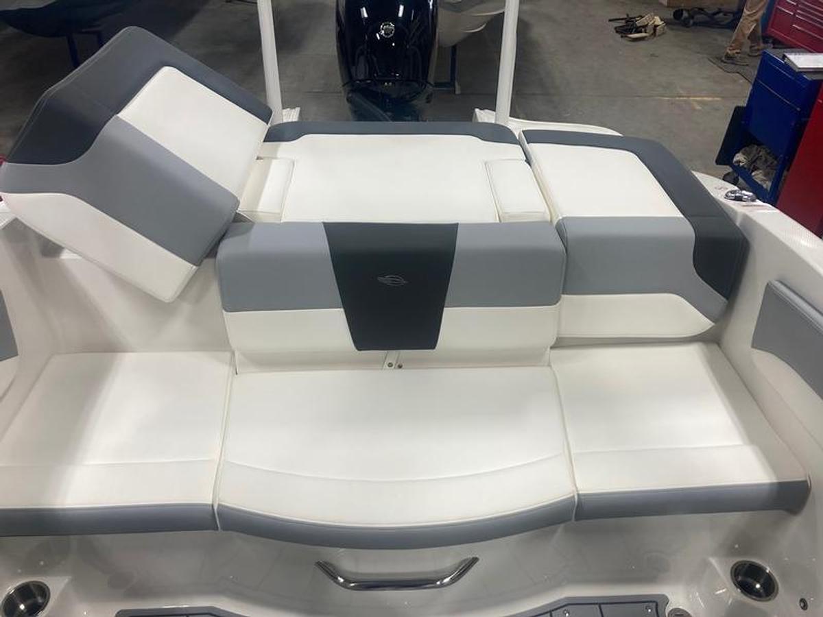 2025 Chaparral 19 SSI Outboard