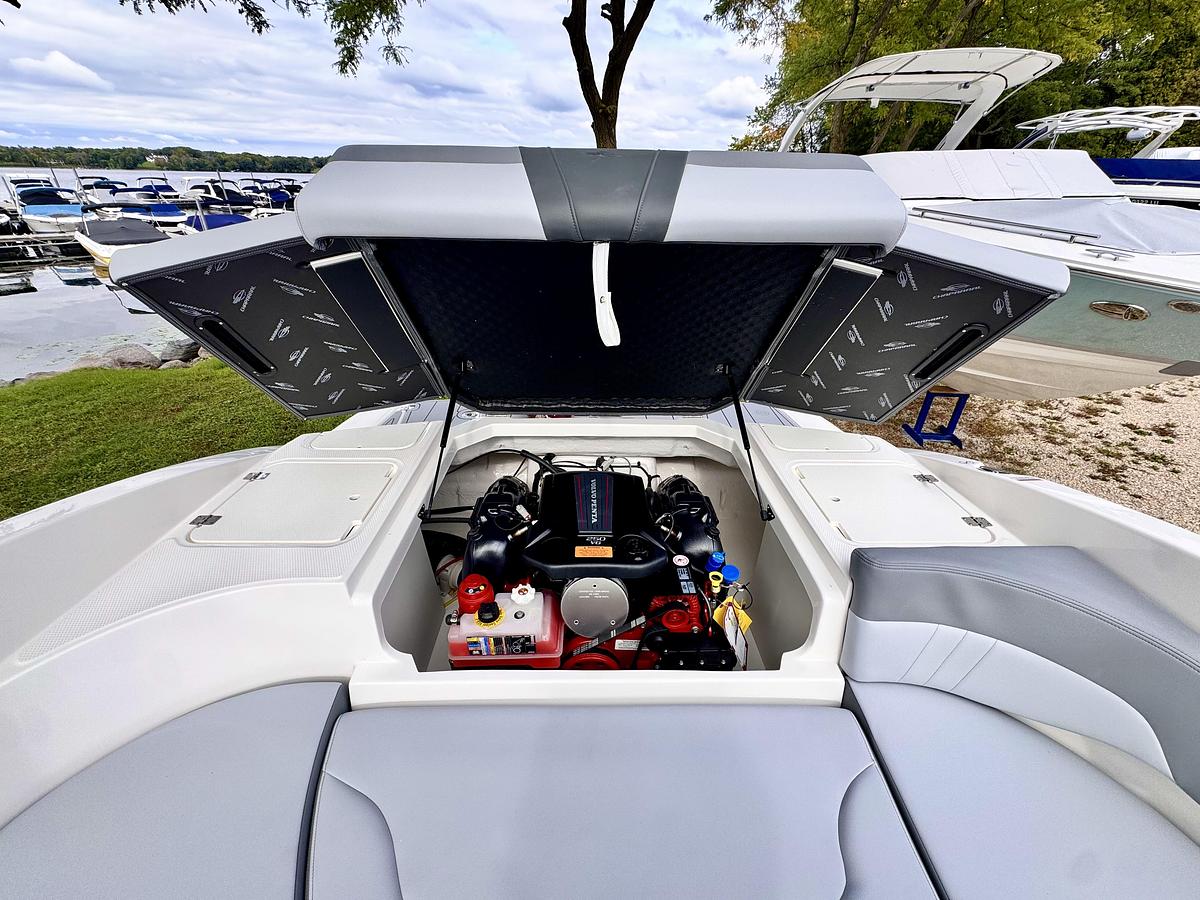 2027 Chaparral 23 SSi