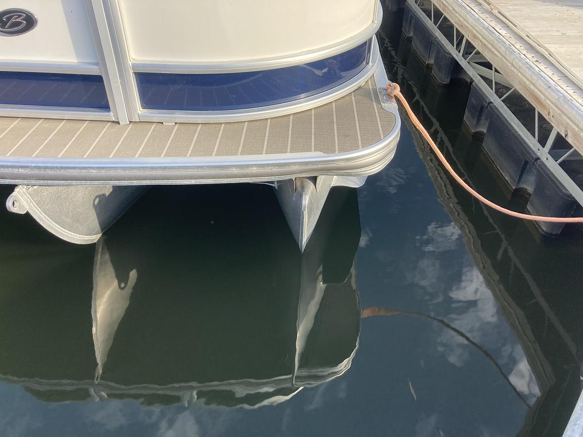 Used 2019  Barletta Boats Lusso 25 QCSS