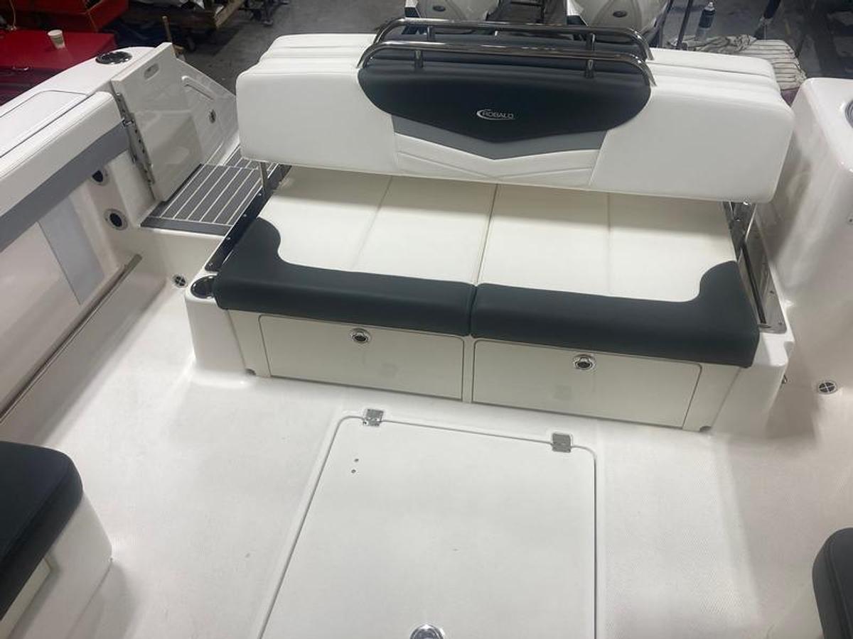 2024 Robalo R317
