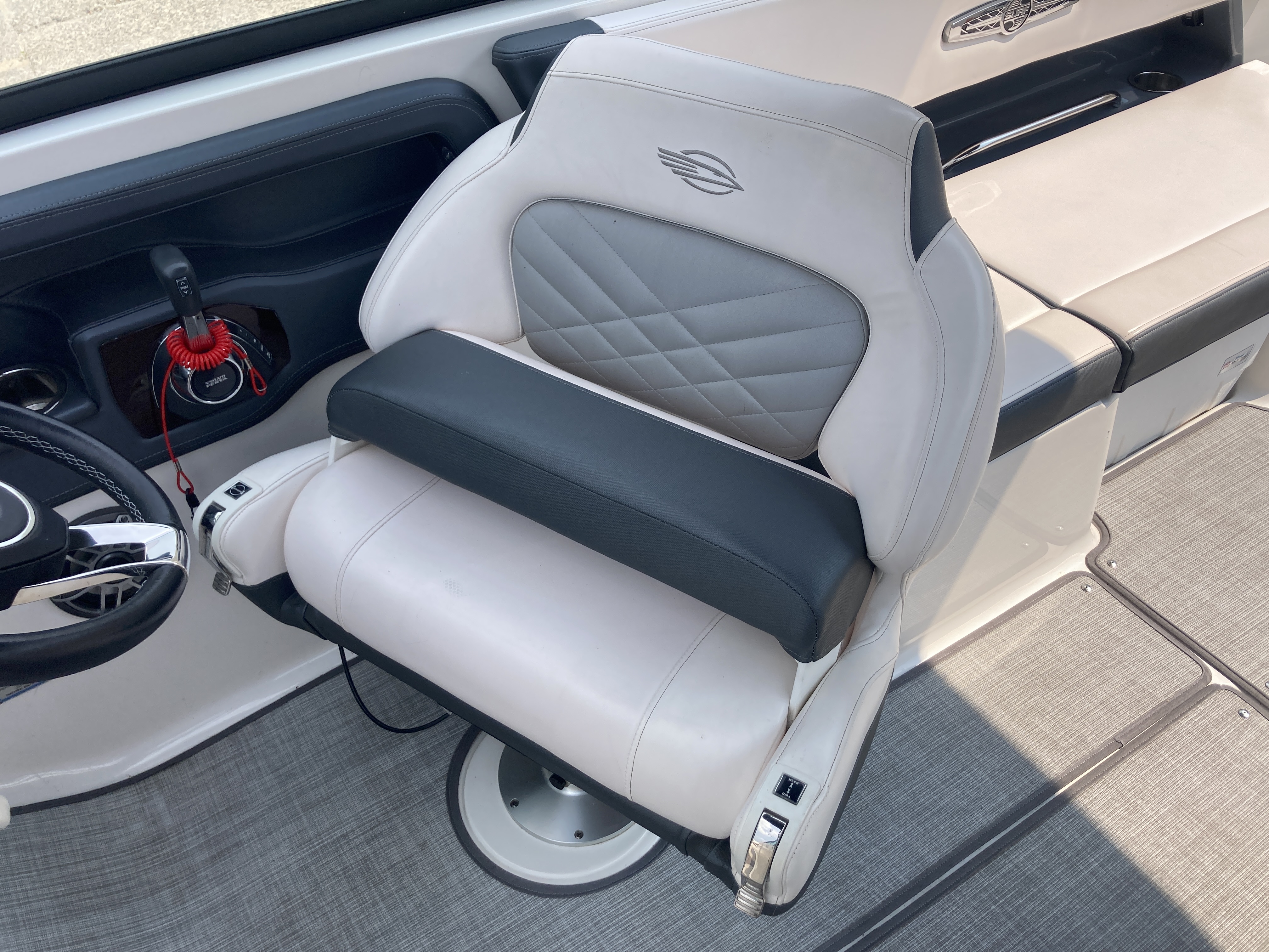 Used 2020 Chaparral 297 Surf