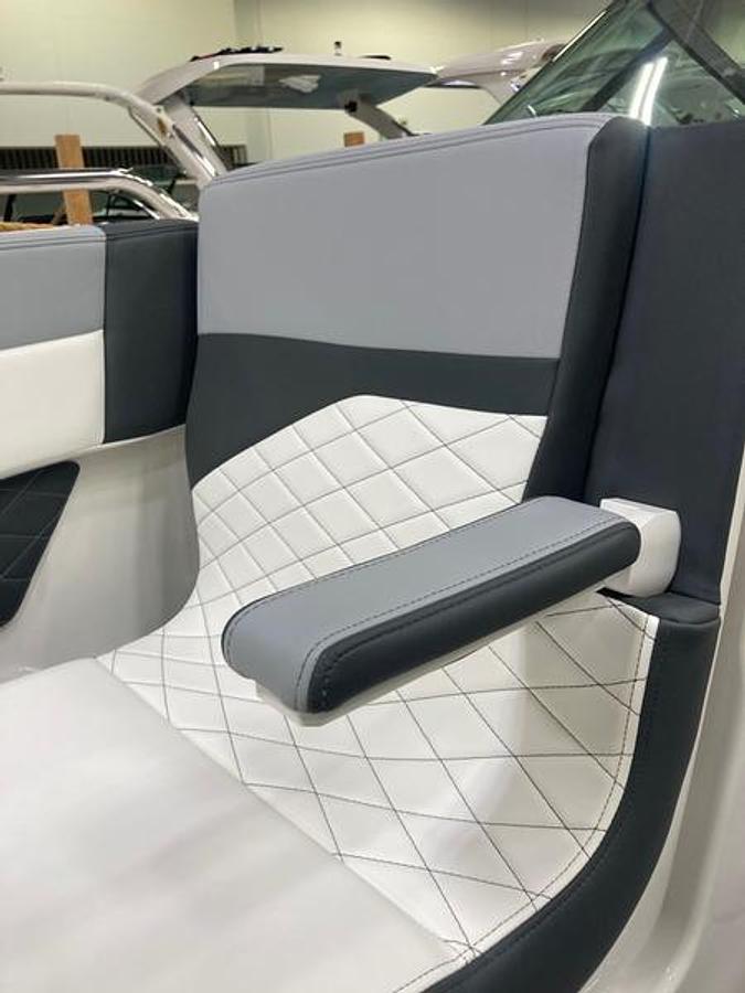 2025 Chaparral 267 SSX