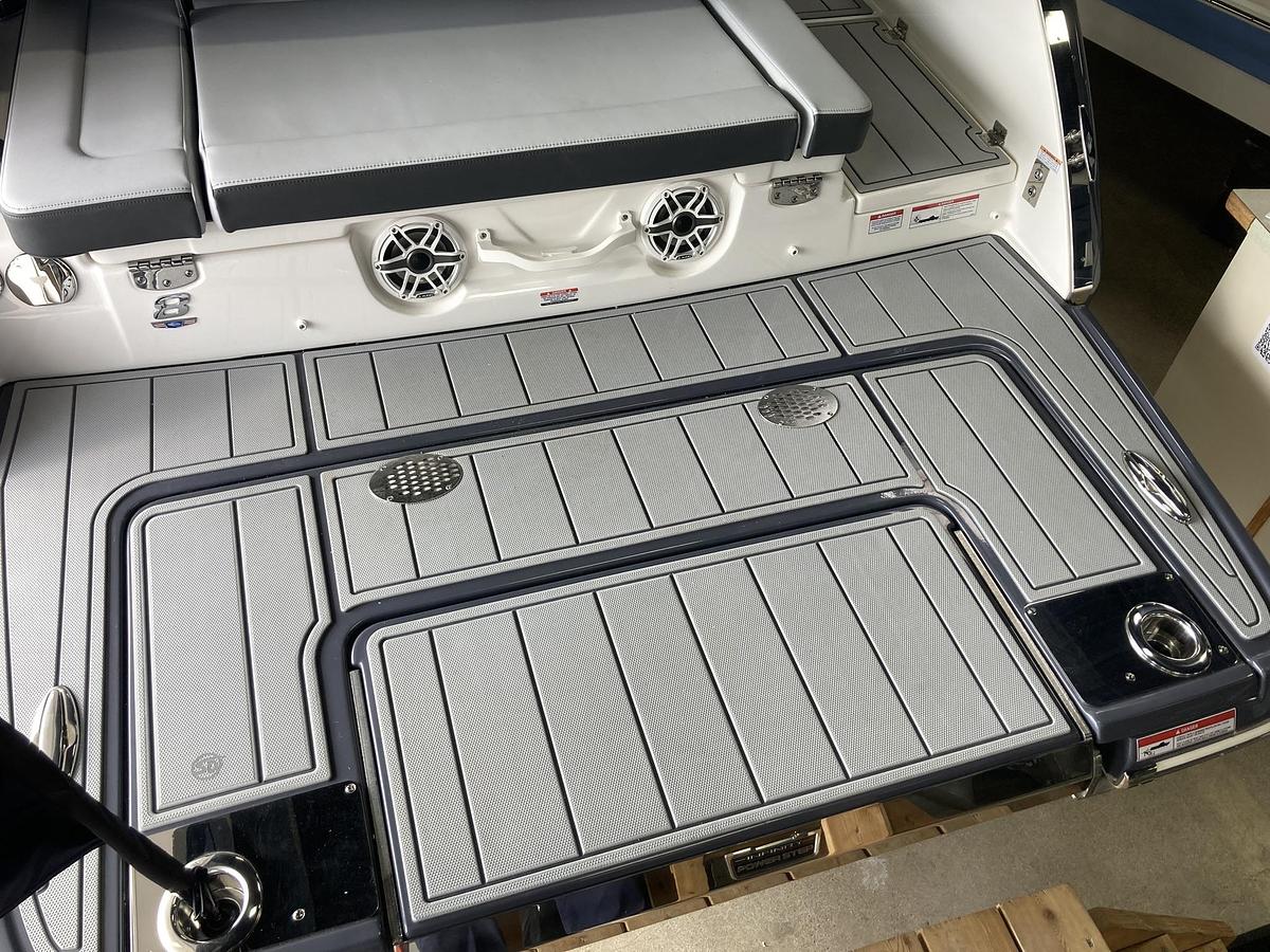 2026 Chaparral SSX 8