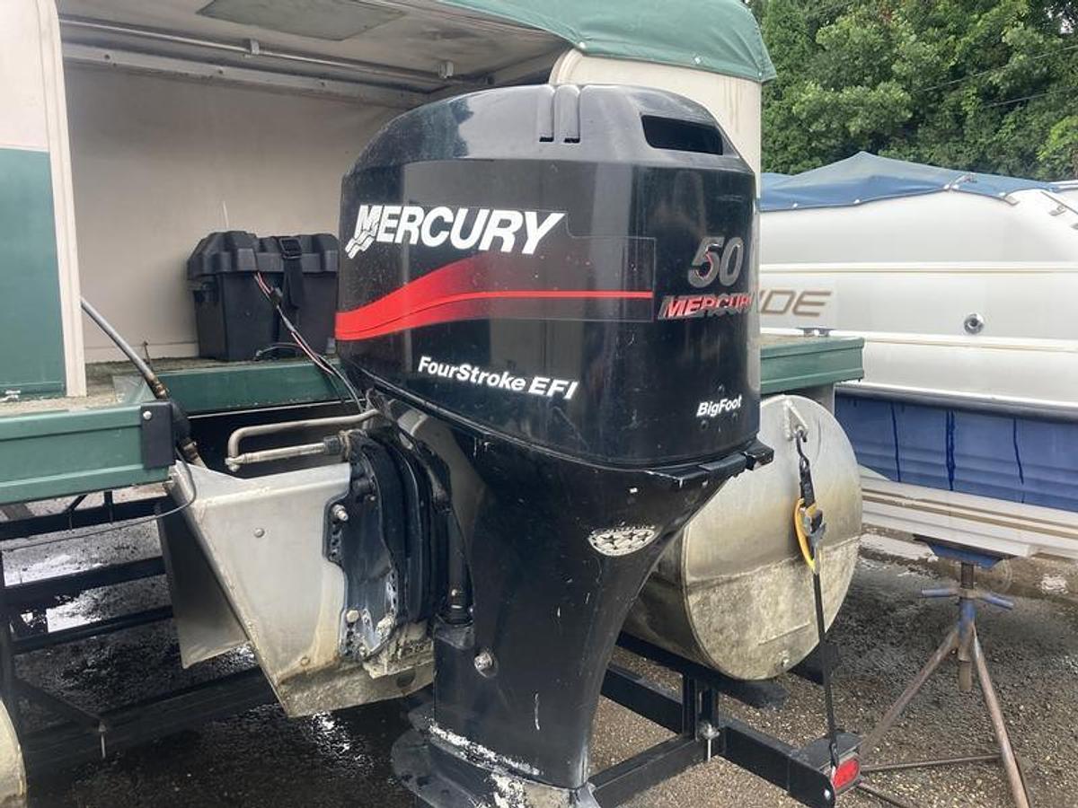 Used 2001 Crestliner 2485 O/B