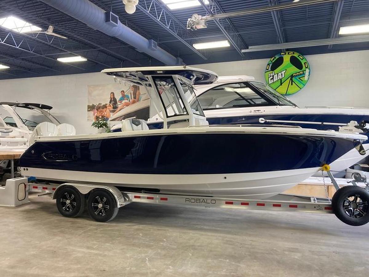 2024 Robalo R250