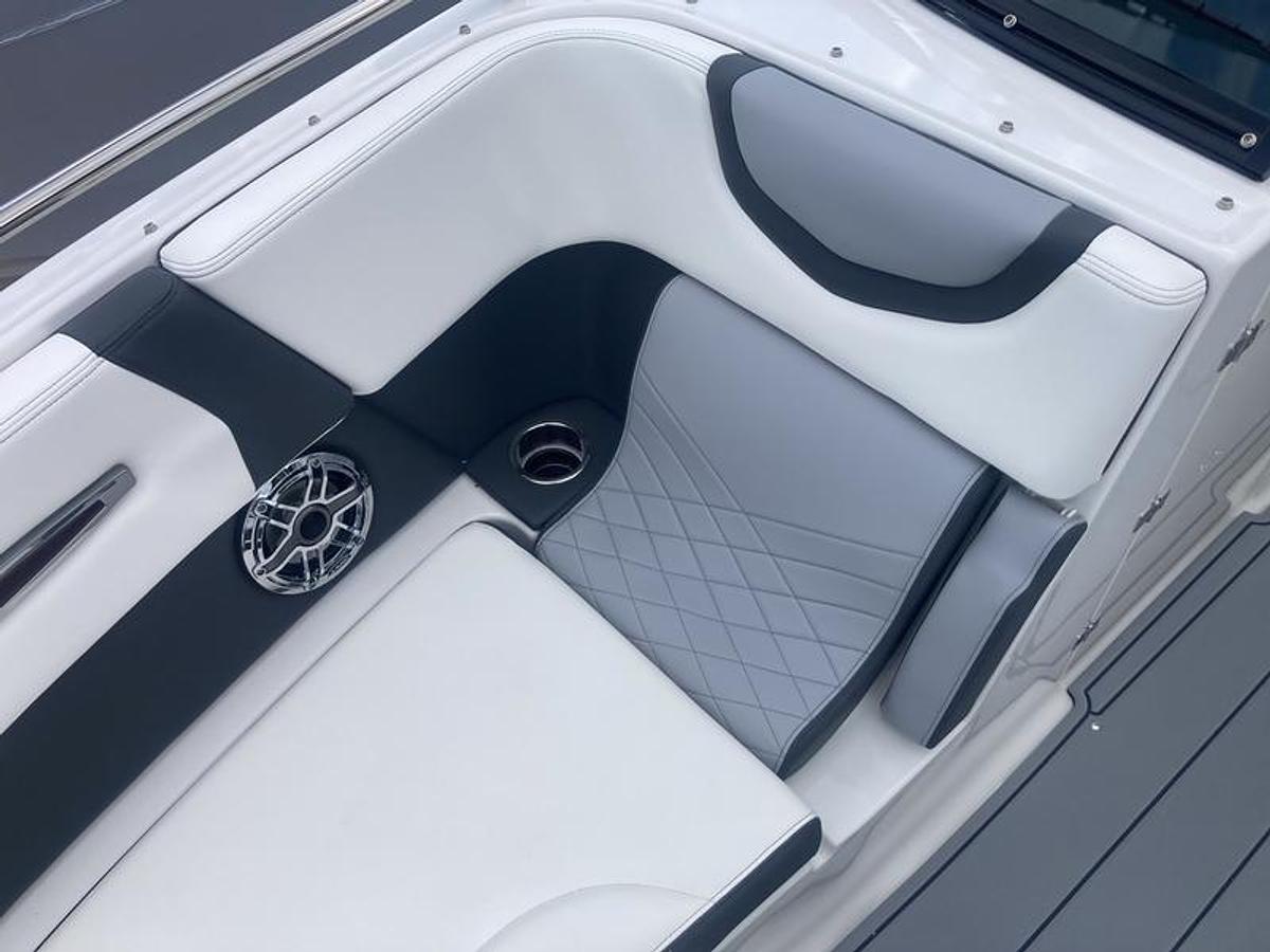 2025 Chaparral 307 SSX