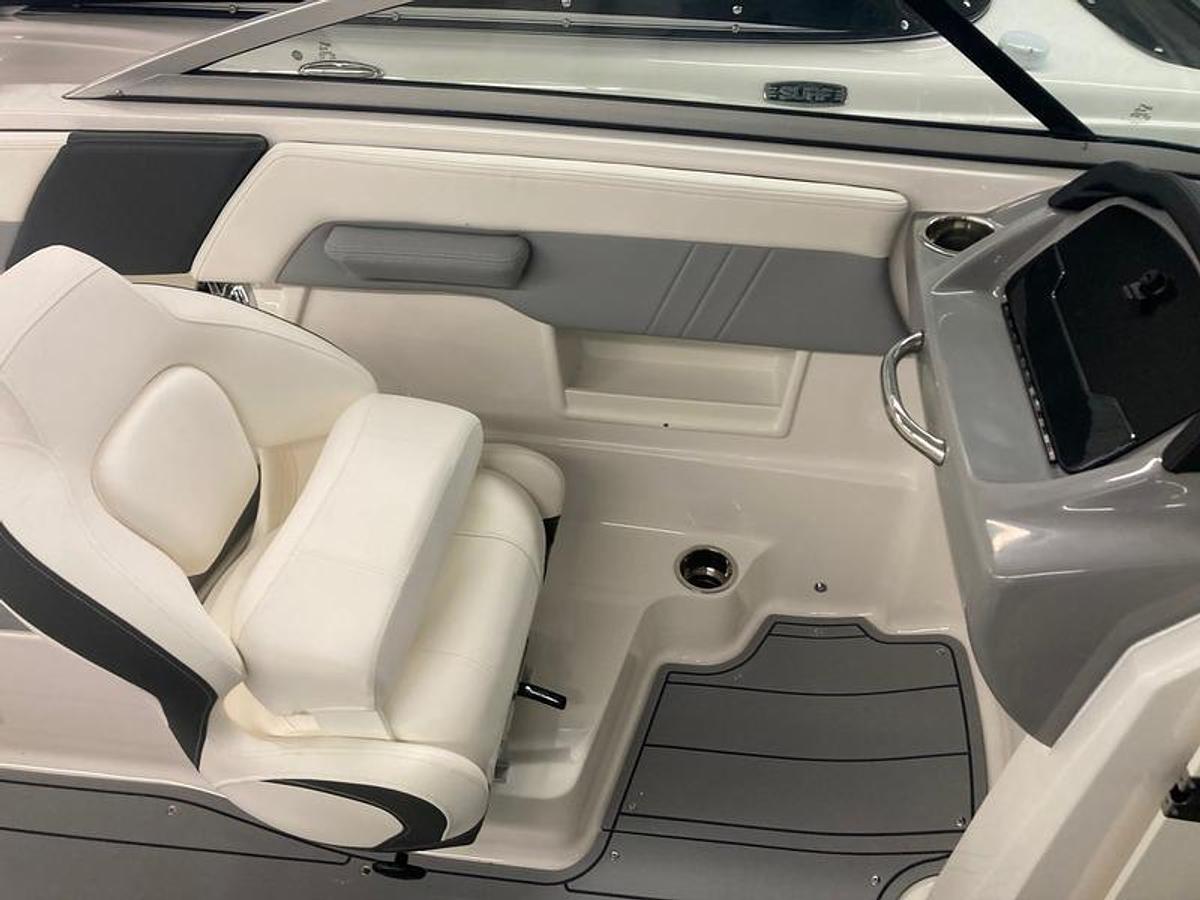 2024 Chaparral 23 Surf