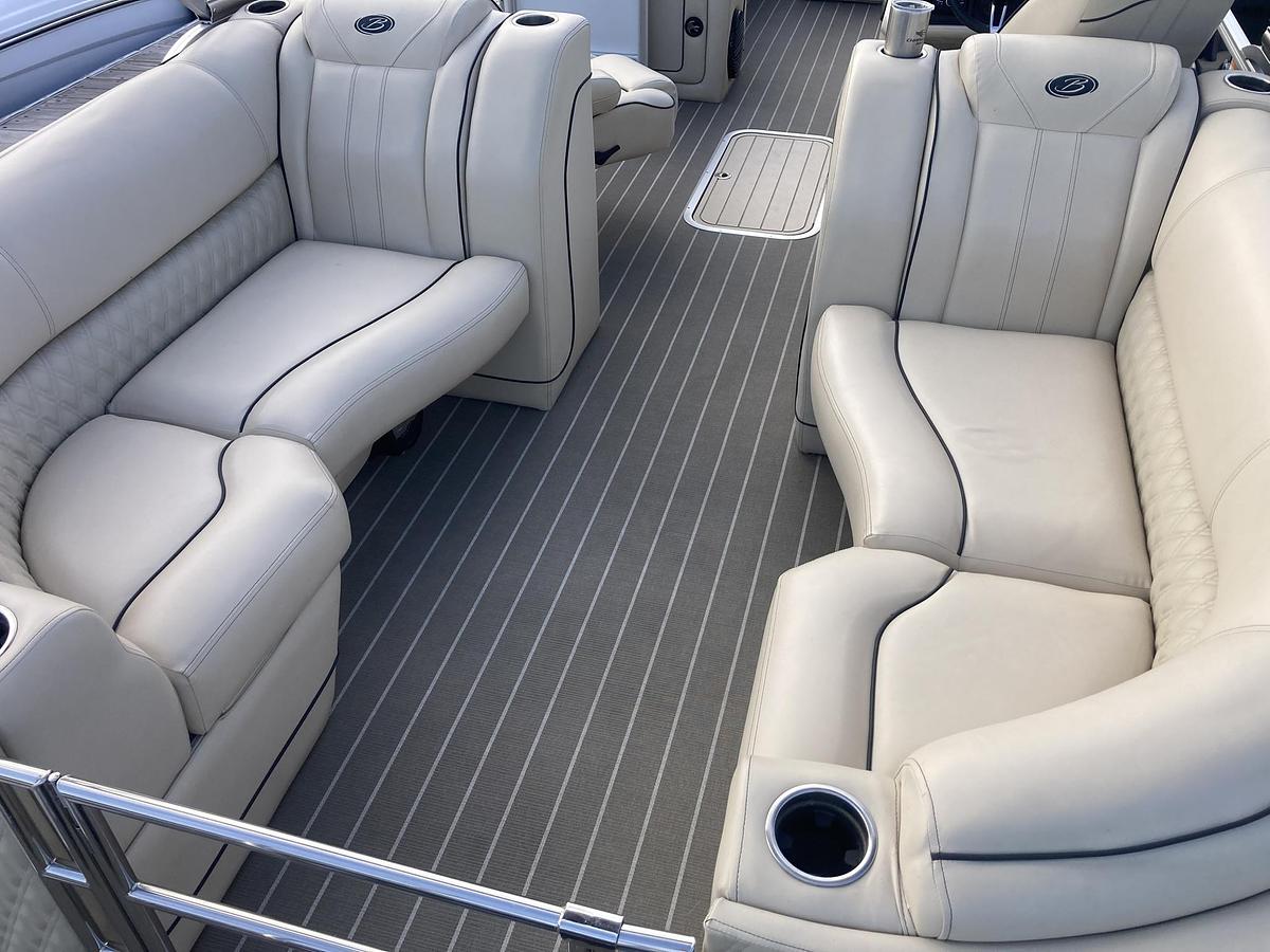 Used 2019  Barletta Boats Lusso 25 QCSS