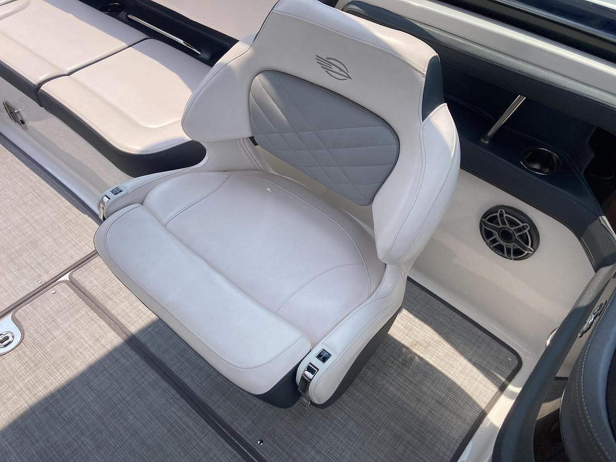 Used 2020 Chaparral 297 Surf
