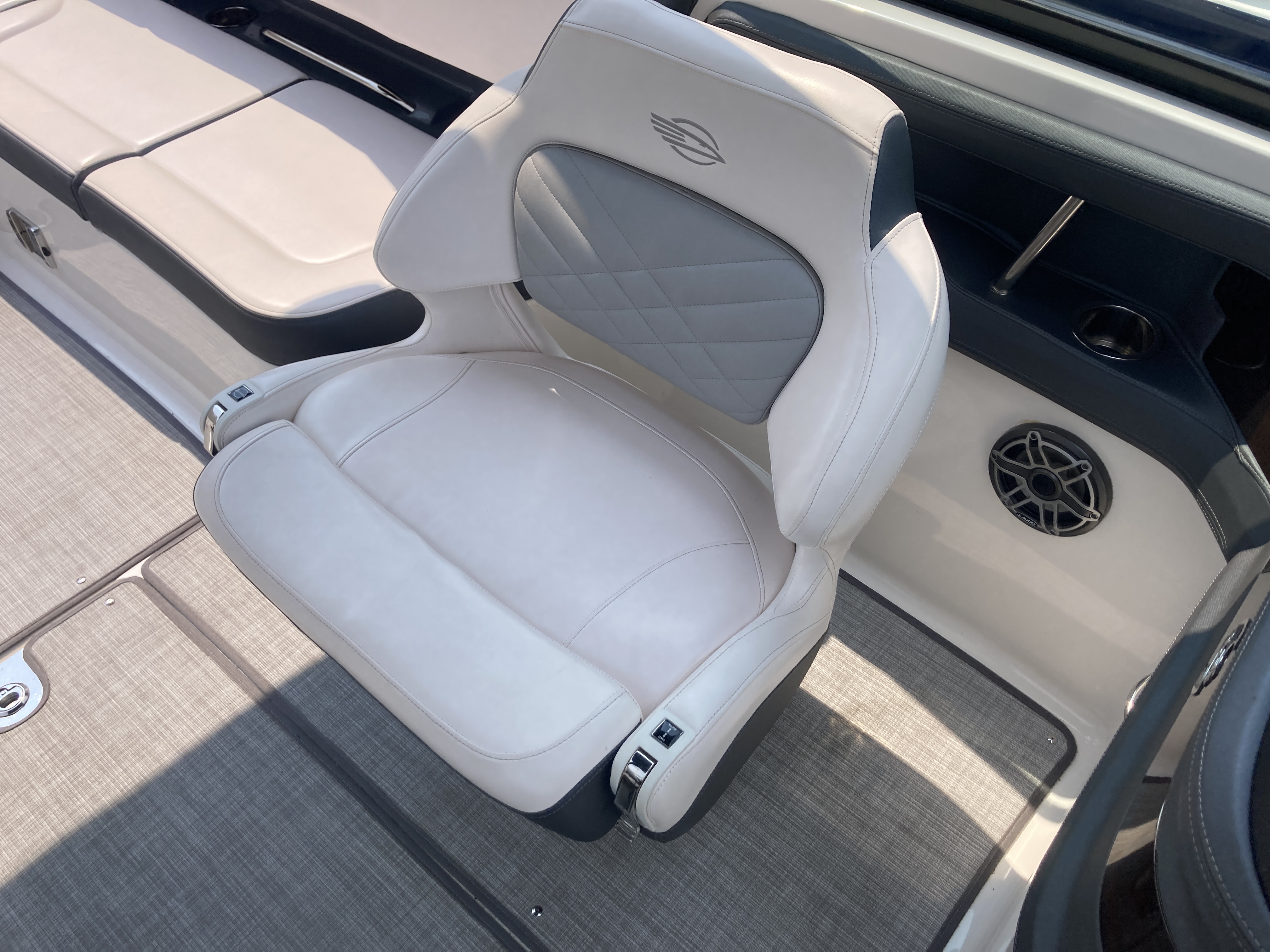 Used 2020 Chaparral 297 Surf
