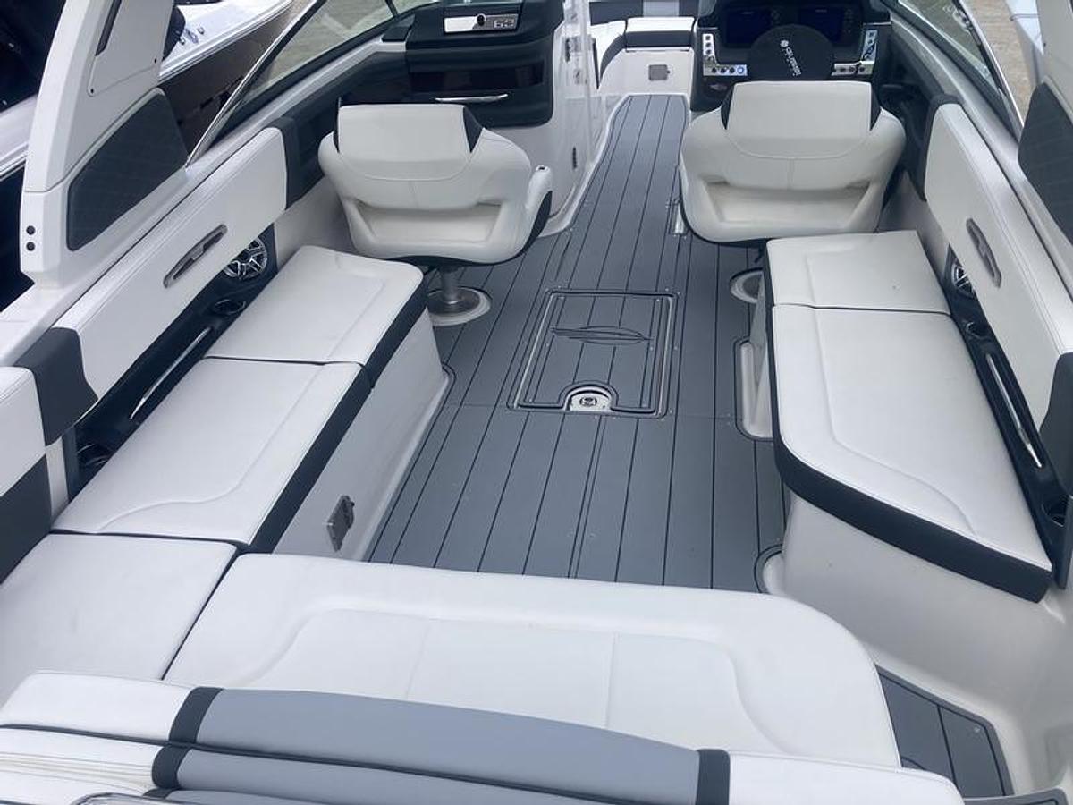 2025 Chaparral 307 SSX