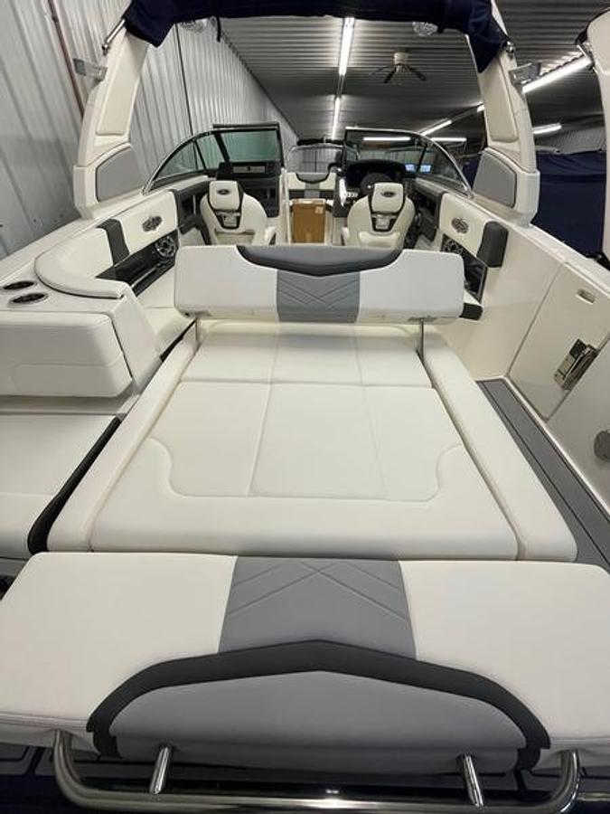 2024 Chaparral 28 Surf