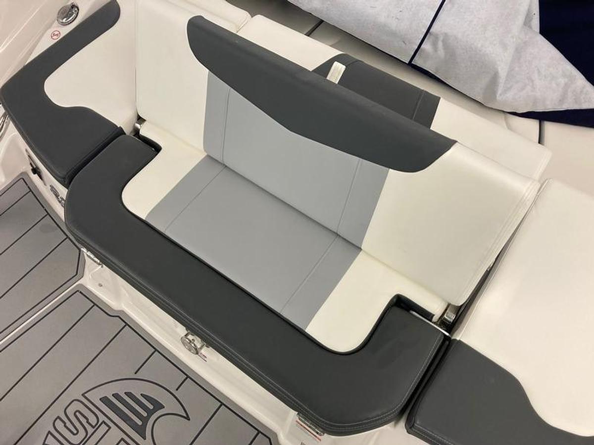 2024 Chaparral 23 Surf