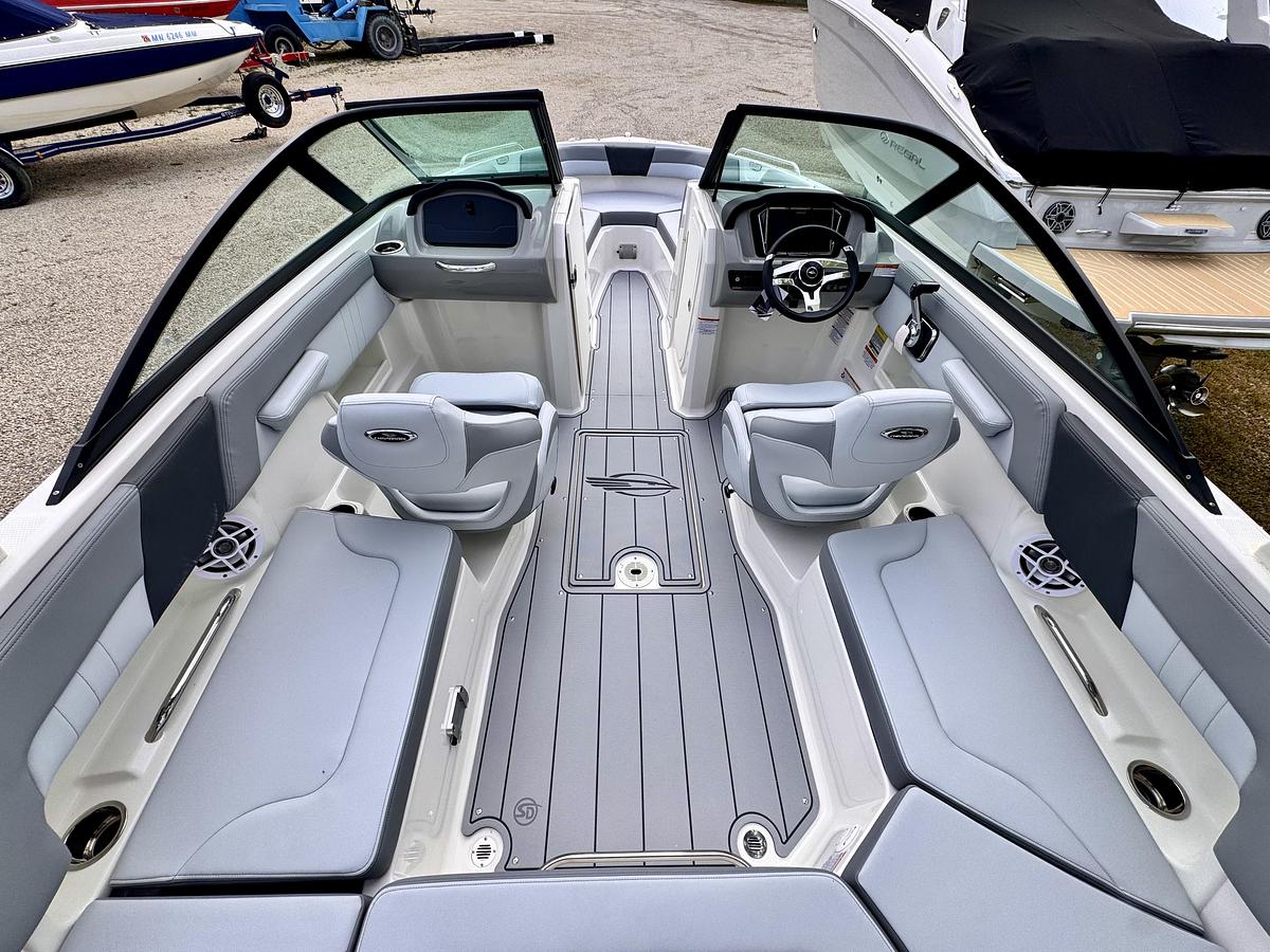 2027 Chaparral 23 SSi