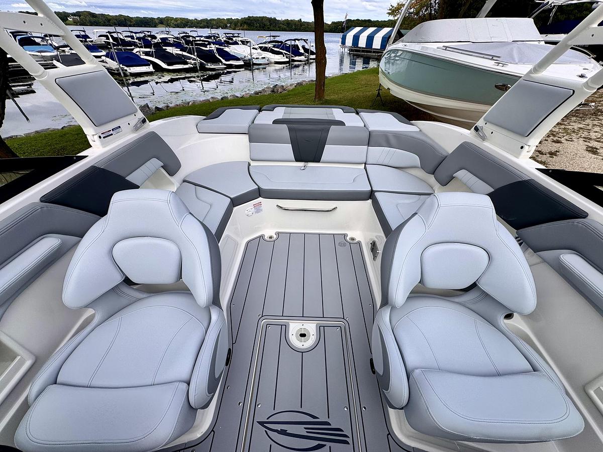 2027 Chaparral 23 SSi