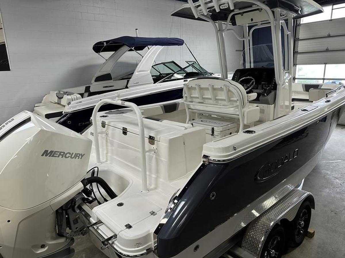 2025 Robalo R230