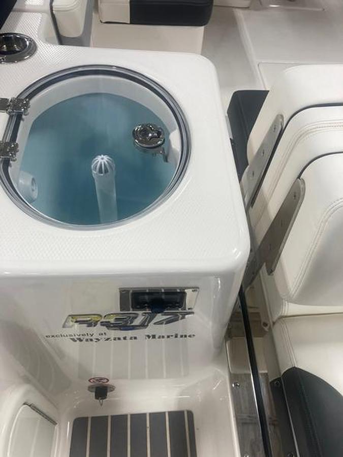 2024 Robalo R317