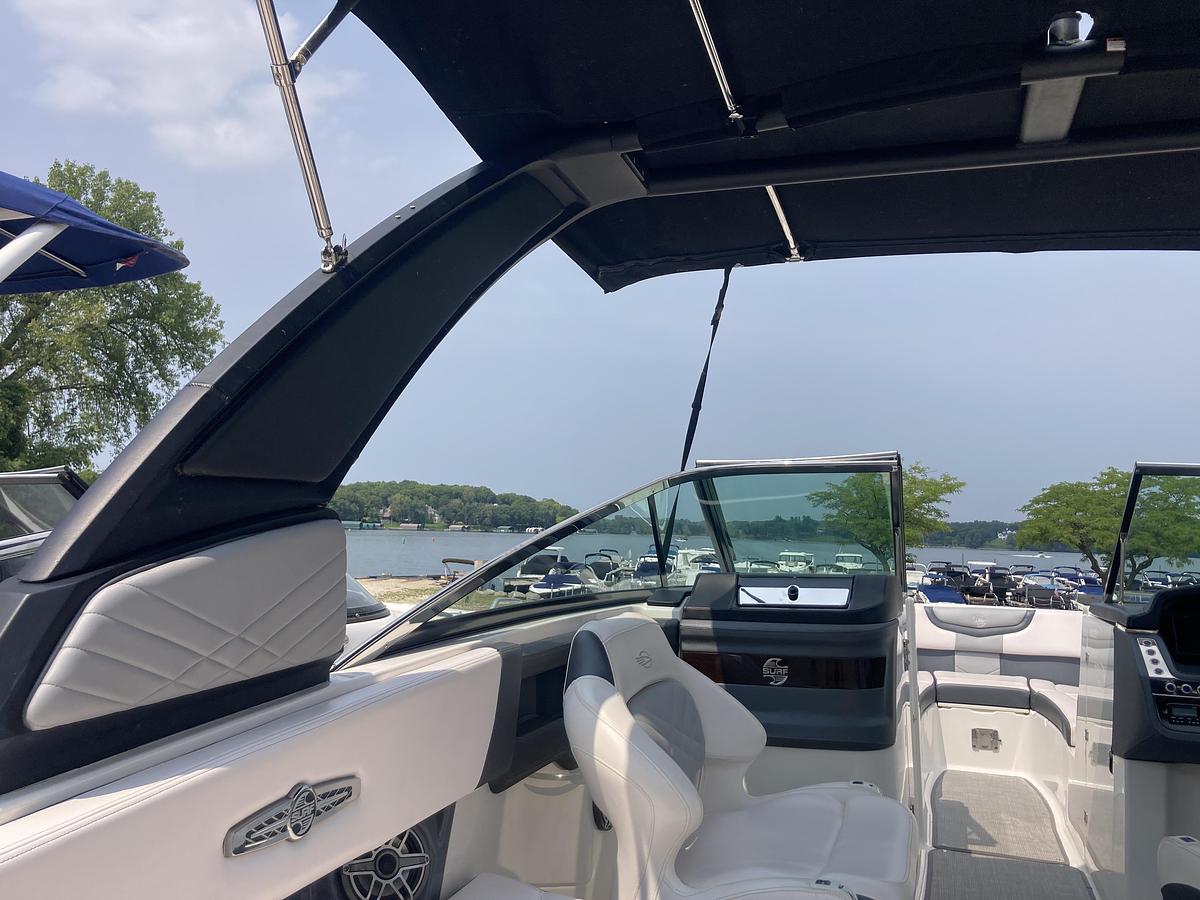Used 2020 Chaparral 297 Surf