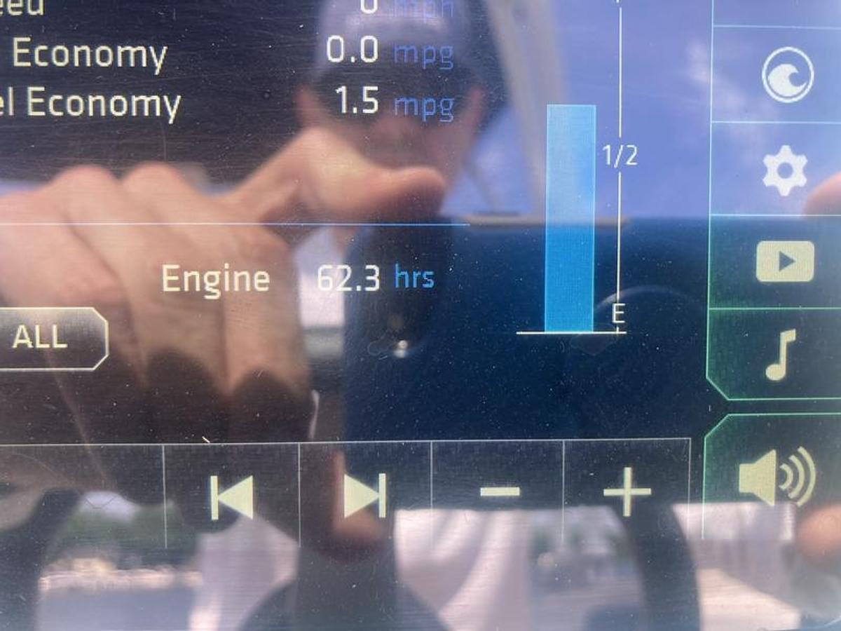 Used 2020 Chaparral 21 Surf