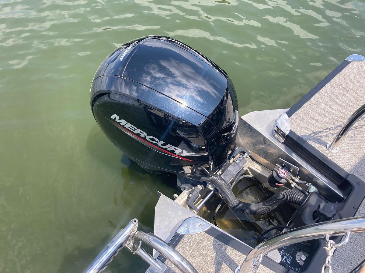Barletta Boats Cabrio 22UC