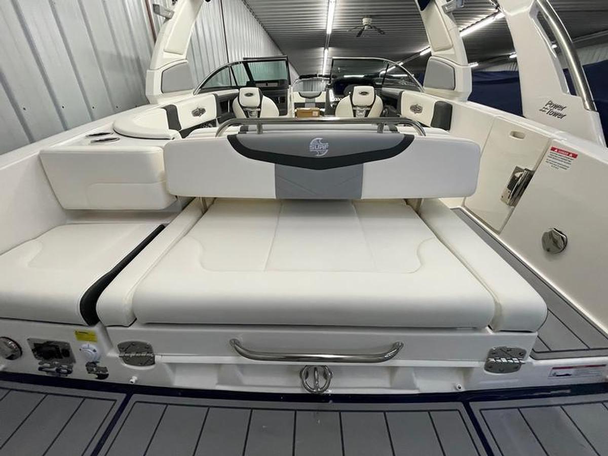 2024 Chaparral 28 Surf