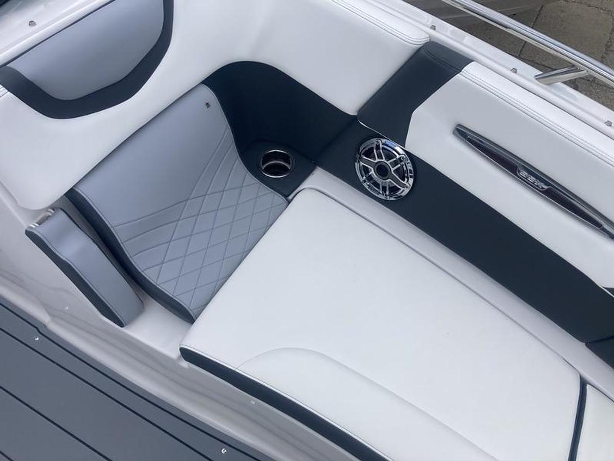 2025 Chaparral 307 SSX