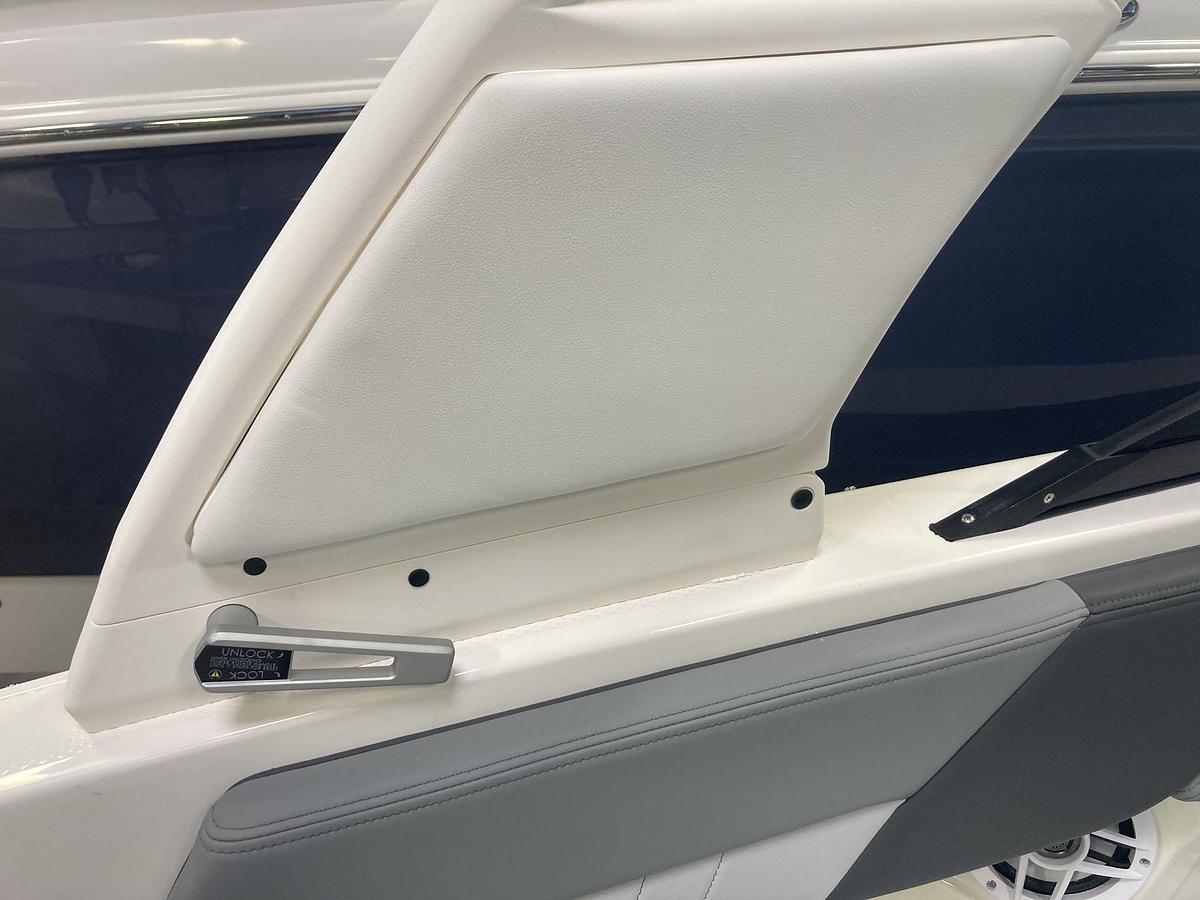 2026 Chaparral 23 SSi