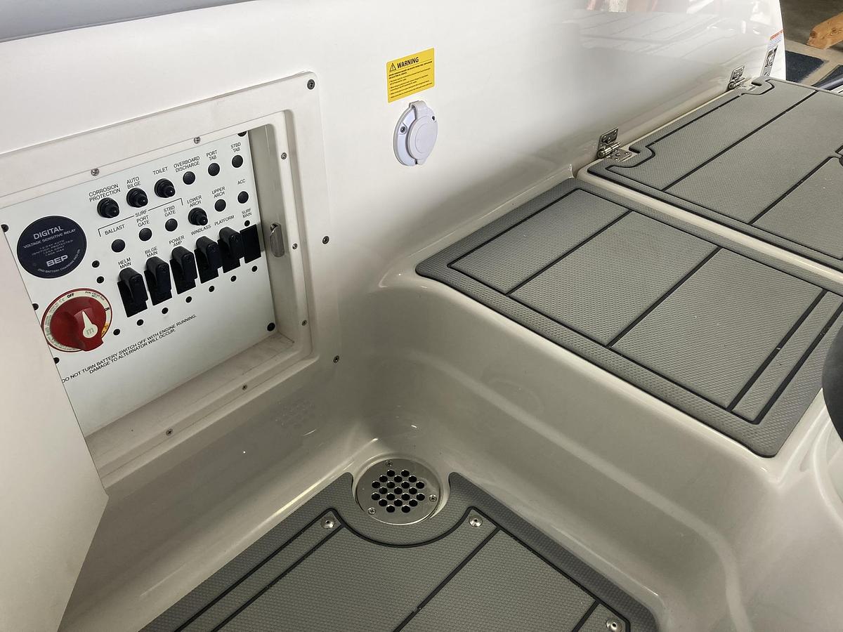 2026 Chaparral SSX 8