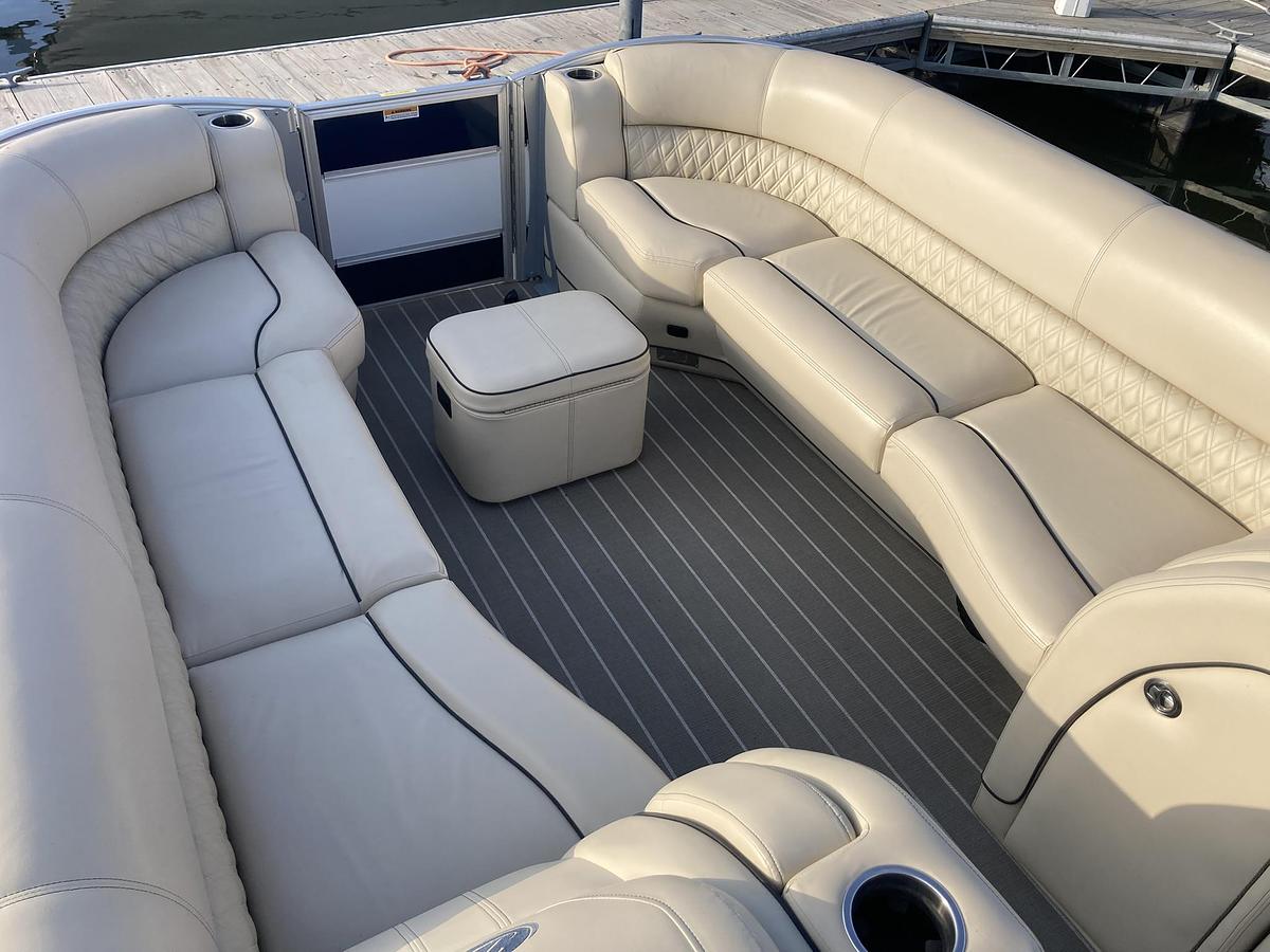 Used 2019  Barletta Boats Lusso 25 QCSS