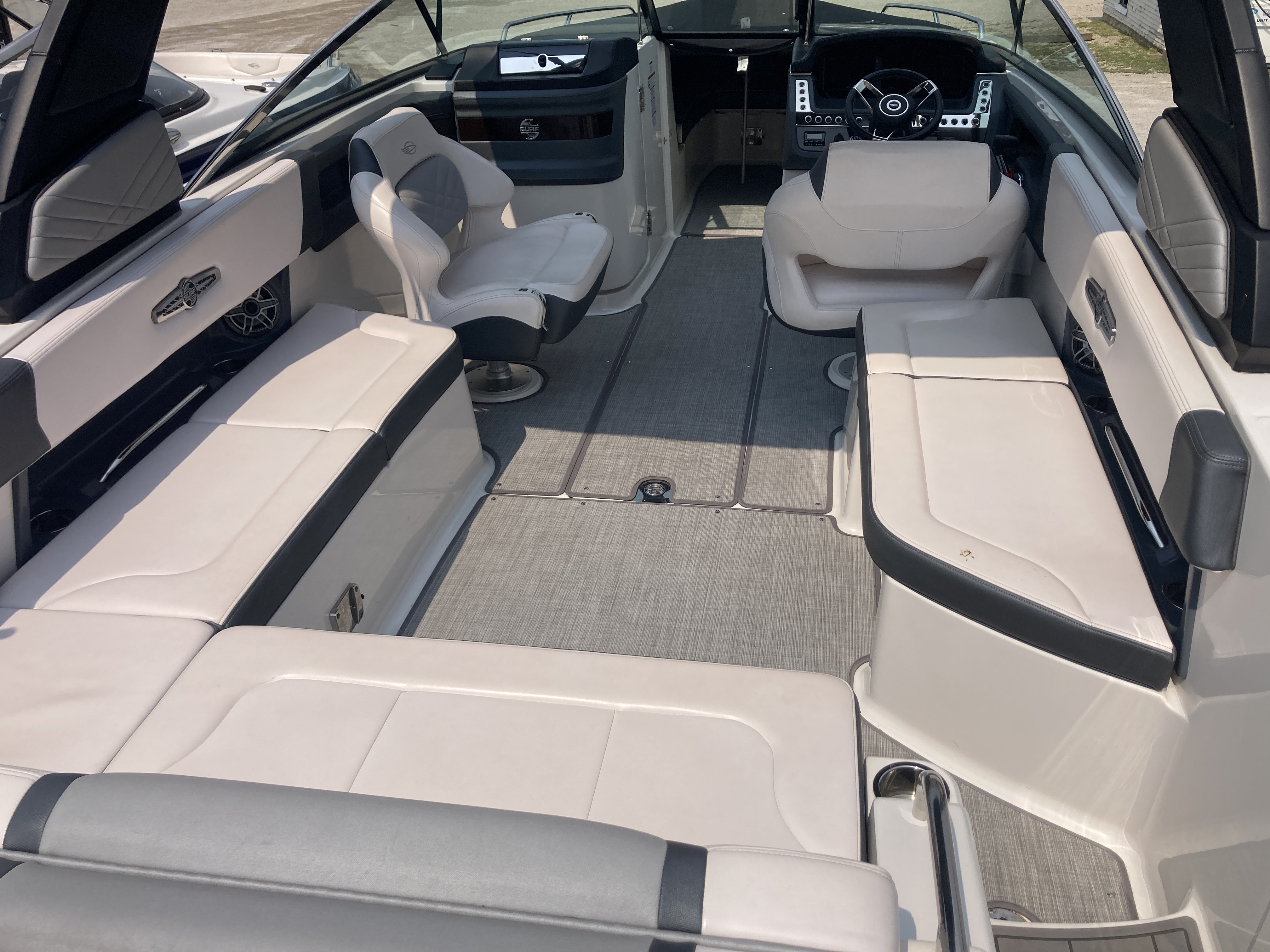 Used 2020 Chaparral 297 Surf