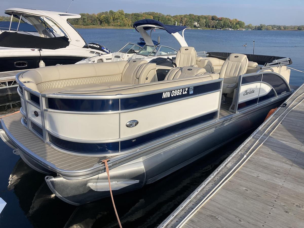 Used 2019  Barletta Boats Lusso 25 QCSS