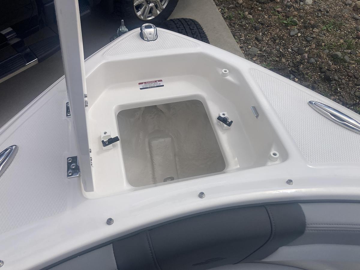 2027 Chaparral 23 SSi