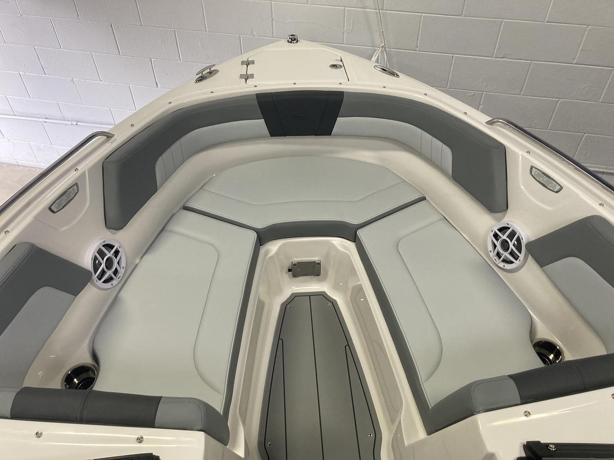 2026 Chaparral 23 SSi