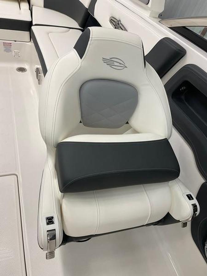 2024 Chaparral 28 Surf