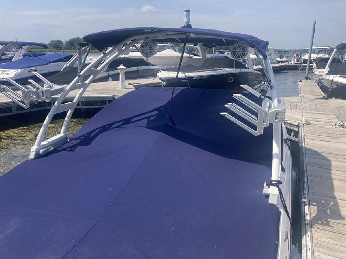 Used 2020 Chaparral 21 Surf