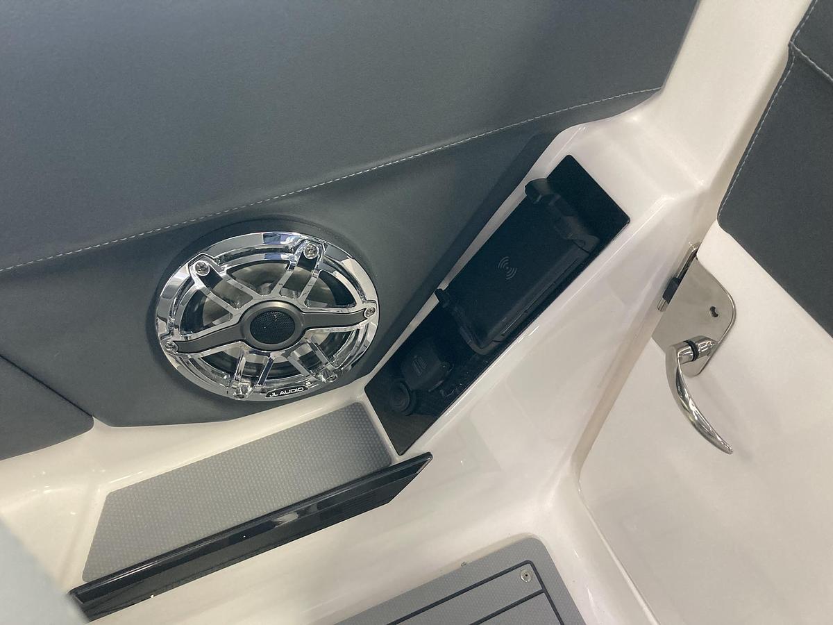 2026 Chaparral SSX 8